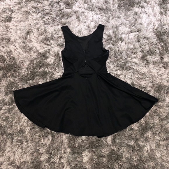 Guess Skater Cut Out Back Dress Women size S - Picture 2 of 9